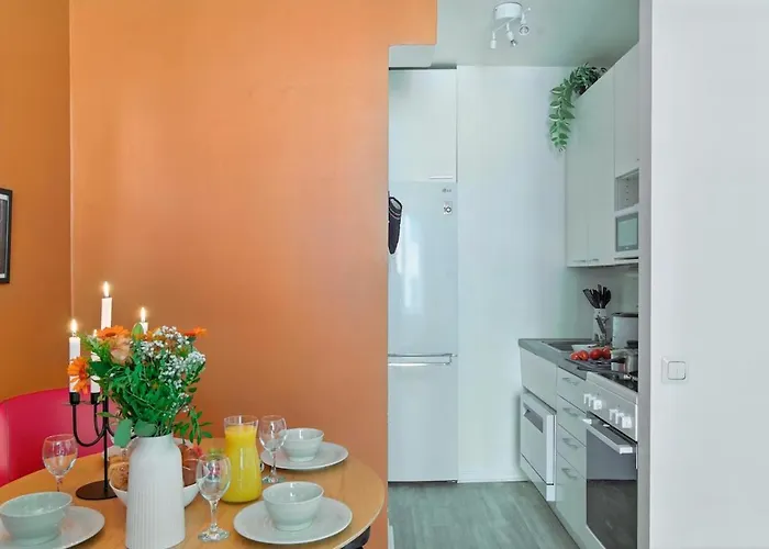 Mid Century Jugend Walkable Area Tram Bus 200m Ελσίνκι