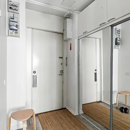 Mid Century Jugend Walkable Area Tram Bus 200m *