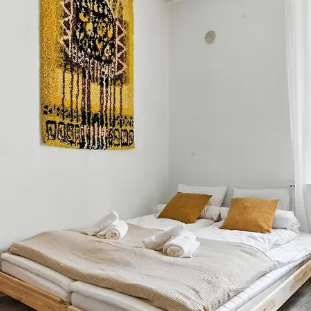 Apartment Mid Century Jugend Walkable Area Tram Bus 200m